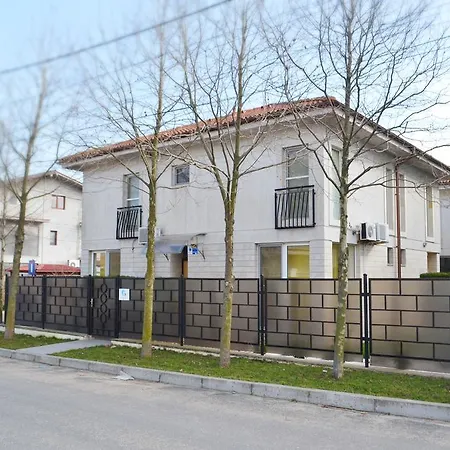 Cu Gradina Ariel&nemo Apartament *