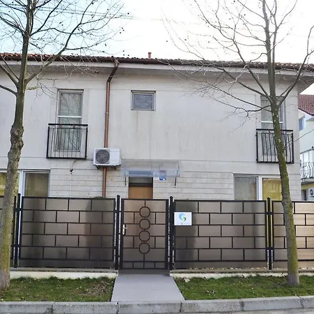 Cu Gradina Ariel & Nemo Apartmán