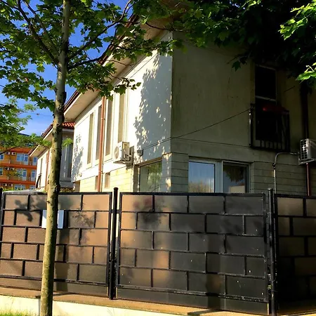 Cu Gradina Ariel & Nemo Apartmán