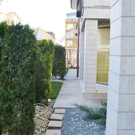 Cu Gradina Ariel & Nemo Apartmán *