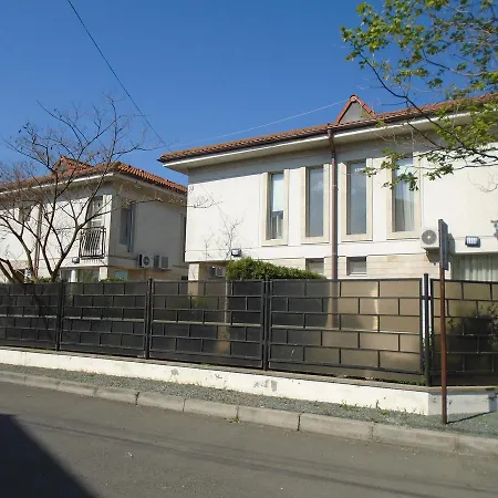 Apartmán Cu Gradina Ariel & Nemo *
