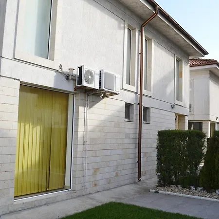 Cu Gradina Ariel & Nemo Apartmán *